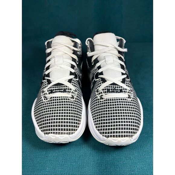 Nike LeBron Witness 7 White Black Metallic Silver Basketball Shoes Men’s Size 8.